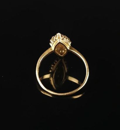 null Bague marquise en or jaune sertie de diamants.
Tour de doigt : 56.
Poids brut...