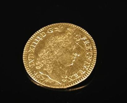 null Louis XIV aux 8L en or.
Juvénile à la tête nue. 
1674 A
