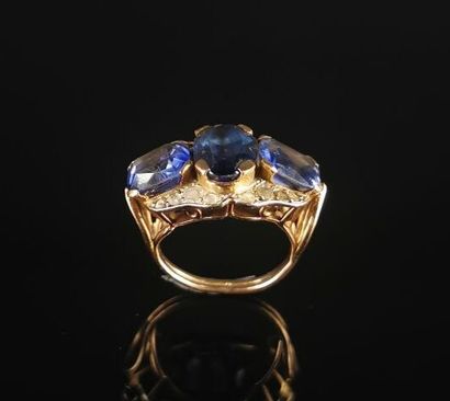 null Antique gold and silver ring, set with three blue stones, the central oval shouldered...