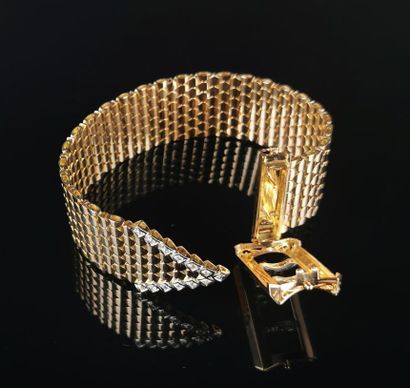 null Gold and platinum belt bracelet with five notches of closure, the arrow and...