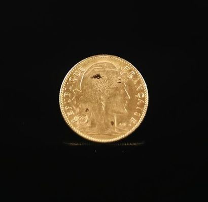 null Pièce de 10 francs Marianne et coq en or.
1912.
3,22 grammes