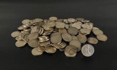 null Réunion de pièces en argent comprenant 178 pièces de 5 francs Semeuse.
2138,67...