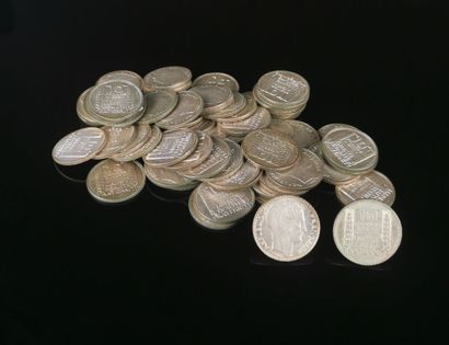 null Soixante-sept pièces de 10 Francs Turin en argent.
672 grammes