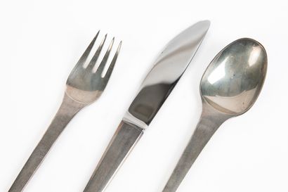 null Georg JENSEN.
A silver fork, knife and table spoon, Caravelle model.
210 grams
L_22...