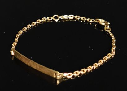 null Bracelet pour enfant en or jaune.
L_ 13.5 cm.
1,88 gramme, 18K, 750°/00
