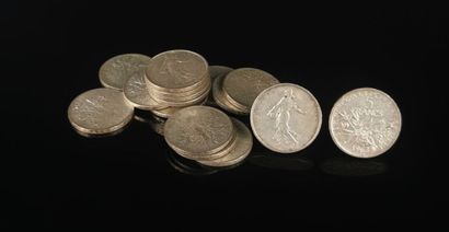 null Seize pièces de 5 Francs Semeuse en argent.
192 grammes