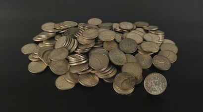 Réunion de pièces en argent comprenant 178...