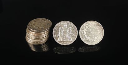 Dix pièces de 10 Francs Hercule en argent.
250.36...