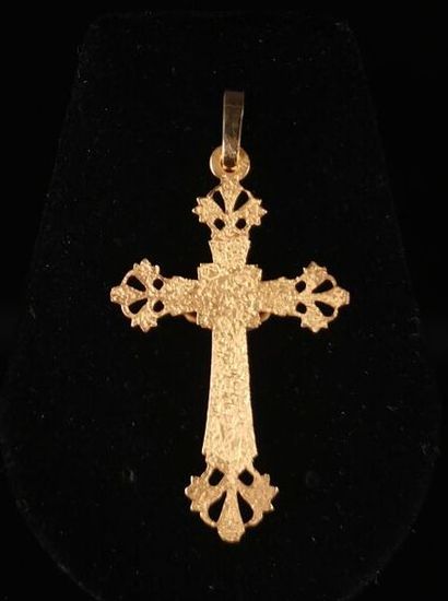 null Pendentif croix en or jaune figurant le Christ. 
H_5 cm.
3,94 grammes, 18K,...