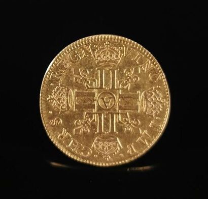 null Louis XIII aux 8L en or. 
Mèche longue, tranche lisse.
1641 A
