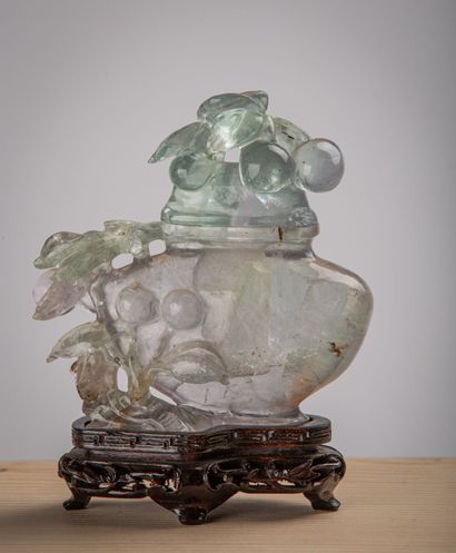 CHINE, XXème siècle.
Vase couvert en quartz...