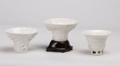 null CHINE, époque Kangxi (1662-1722).
Trois coupes libatoires en porcelaine émaillée...
