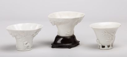 null CHINE, époque Kangxi (1662-1722).
Trois coupes libatoires en porcelaine émaillée...