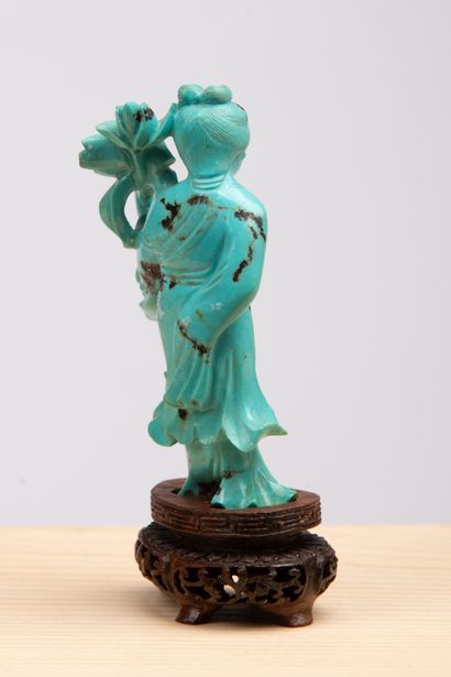 null CHINE, XXème siècle.
Statuette en turquoise sculptée à décor de déesse de Printemps.
H_7,5...