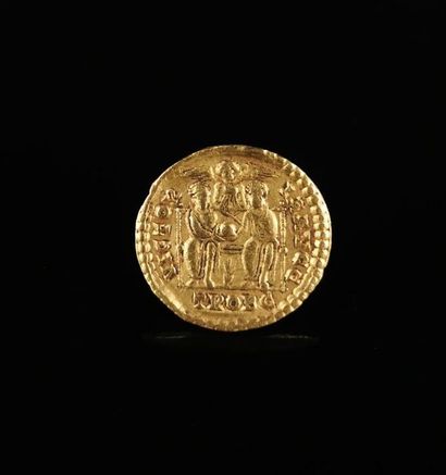 null VALENS (364-378).
Solidus. Trêves. 4,43 g.
R/ Valens et Valentinien de face
R.C.V....