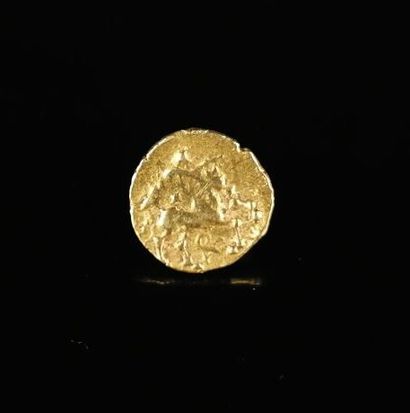 null CENTRE-EST de la GAULE (IIIe siècle av. J.-C.).
Quart de statère d'or, imitation...