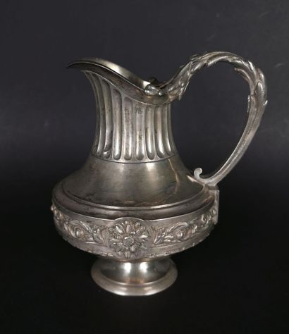 null FROMENT- MEURICE.
Silver tea and coffee service on pedestal, decorated with...