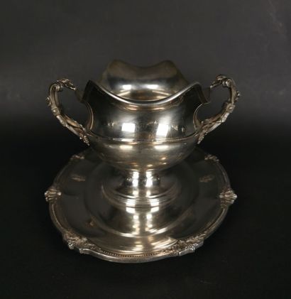 null CARDEILHAC.
Sauceboat with a silver plate decorated with acanthus leaves, engraved...