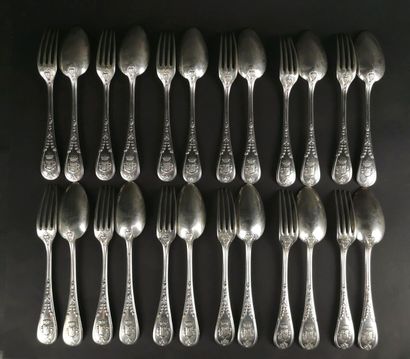 null PUIFORCAT.
Suite of twelve silver cutlery with foliage decoration, decorated...