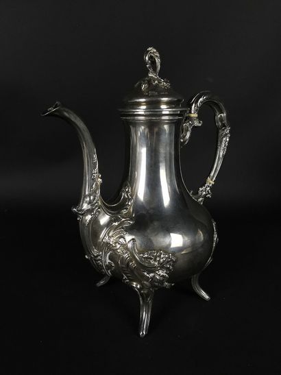 null Coffee pot with four feet in silver decorated with acanthus leaf.
Louis XV style.
Goldsmith...