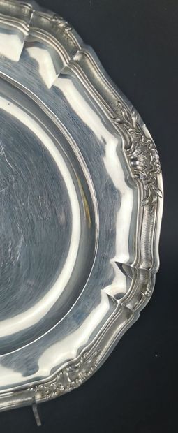 null Silver dish of rocaille style, figured on the wing.
Louis XV style.
Goldsmith...