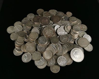 null Reunion of one hundred and eighty-two silver coins including :
- two 50-franc...