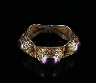 null Filigree silver bracelet decorated with three amethyst cabochons. 
Indochinese...