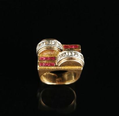 null Gold and silver tank ring set with calibrated rubies and diamonds.
Finger size:...
