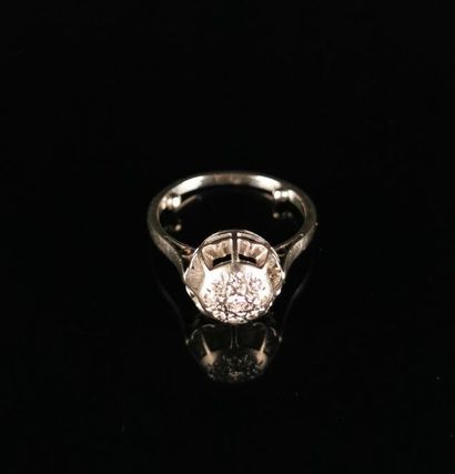 null Diamond-paved white gold ring.
Finger size: 48.
Gross weight: 3.41 grams, 18K,...