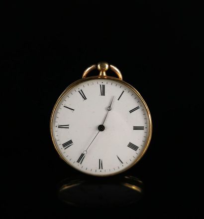 null Yellow gold gousset watch with chased decoration and plant guilloché. 
Gilded...