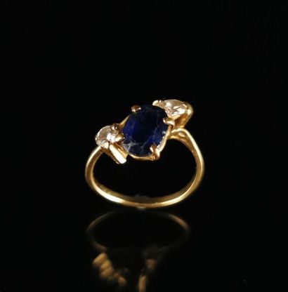 null Asymmetrical yellow gold ring set with an oval sapphire, a brilliant-cut diamond...