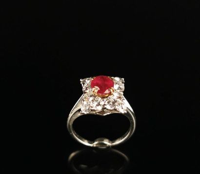 null MAUBOUSSIN.
Platinum ring set with a central round-cut ruby, held by four yellow...