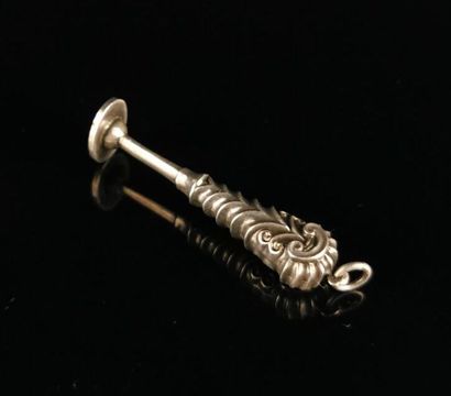null Small silver seal with marine decoration.
No monogram.
H_4 cm.
2.59 grams, ...