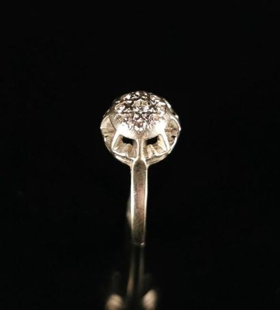 null Diamond-paved white gold ring.
Finger size: 48.
Gross weight: 3.41 grams, 18K,...