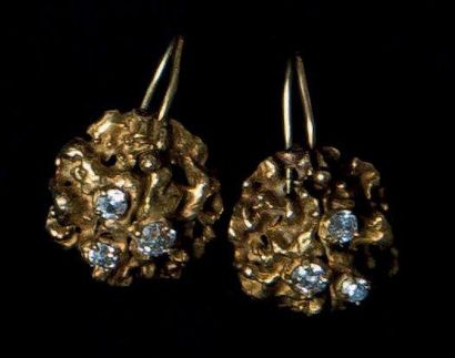 null Paire de boucles d'oreilles en or jaune 18K ajouré (système pour oreilles percées),...