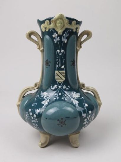 PARTHENAY. Edouard Knoepflin Vase à anses à décor en pâte sur pâte de rinceaux, visages...
