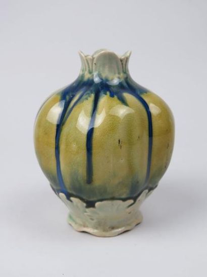 PARTHENAY. Edouard Knoepflin Vase de forme bulbe à décor en partie basse de frise...