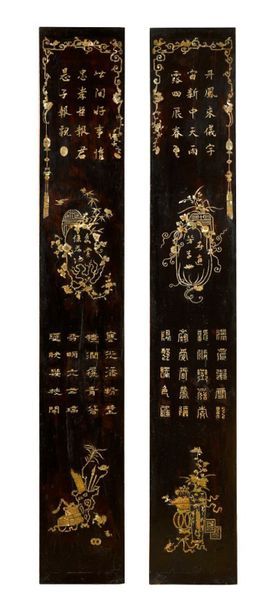 CHINE - Fin XIXème siècle 
Paire de grands panneaux rectangulaires en bois à décor...