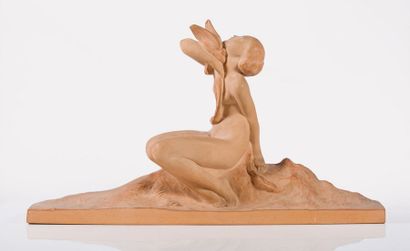 Amedeo GENNARELLI (1881 - 1943) Femme à l'ara
Sculpture en terre cuite
Signée sur...