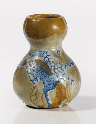 Jean CARRIES (1855 - 1894) Vase à double panse en grès, à engobe beige et coulures...