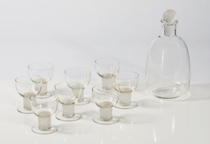 R. LALIQUE FRANCE Service à Madère en cristal comprenant une carafe et huit verres
Signés...