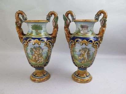 null NEVERS, Antoine MONTAGNON

Paire de vases en faience polychrome à décor de putti...