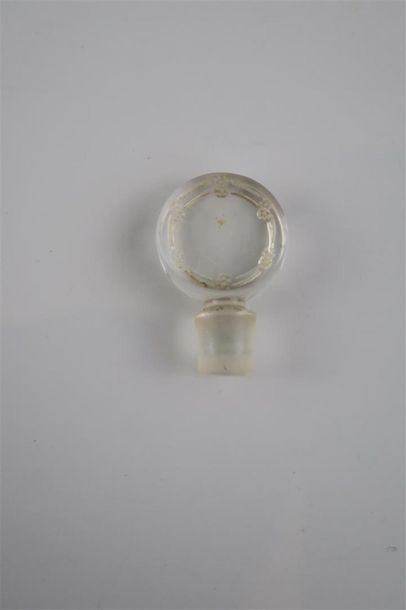 null ARYS. (1920)
Flacon en verre incolore pressé moulé de section cylindrique, sa...
