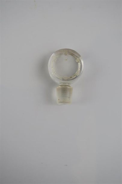 null ARYS. (1920)
Flacon en verre incolore pressé moulé de section cylindrique, sa...