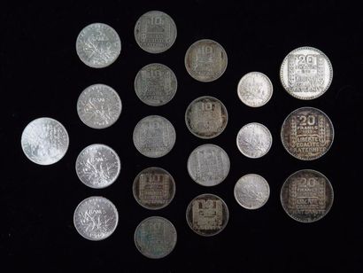 null Ensemble de 20 pièces en argent comprenant :

20 francs Turin 1933 (3), 

10...