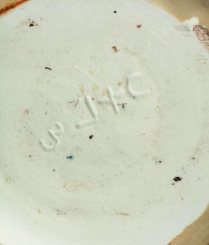 null Sonia CAUVIN (1938-)

Vase en grès porcelainique à émail brun et beige.

Monogrammé...
