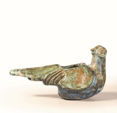null Françoise CHEDEVILLE (1940-)

Pigeon.

Sculpture en terre émaillée bleu et vert.

Signée...