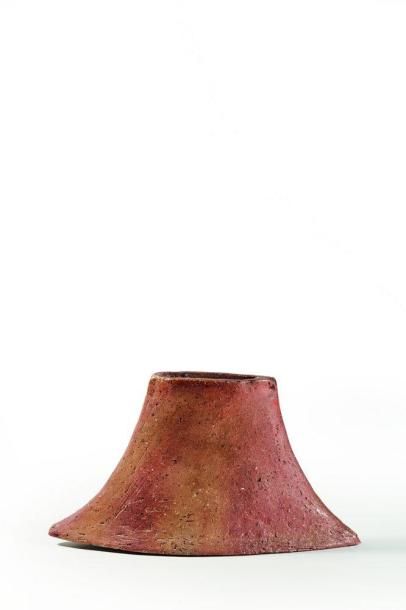 null Jean Michel DOIX (1947-)

Vase en grès à panse aplatie.

Signé au revers. 

H_15,5...
