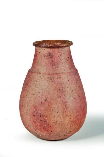 null Gutte ERIKSEN (1918-2008)

Vase en grès pirité strié.

Signé Gutte.

Circa 1948,...