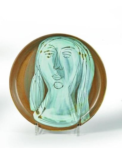 null Jacques INNOCENTI (1926-1958)

Grande assiette en céramique à décor incisé et...
